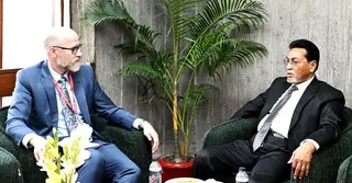 চিফ হুইপের সঙ্গে স্টুয়ার্ট জেমসের সৌজন্য সাক্ষাৎ